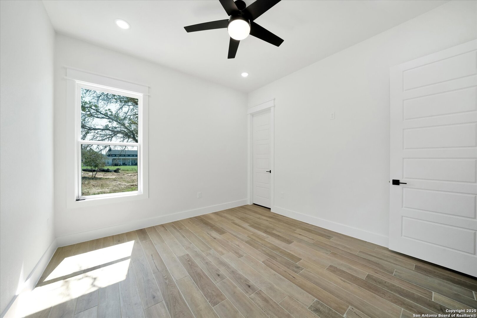 property viewer photo 34