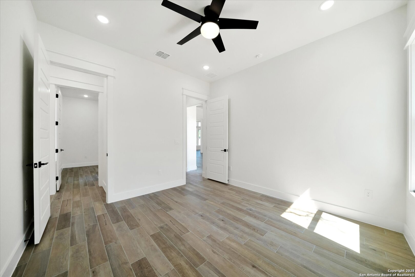 property viewer photo 35