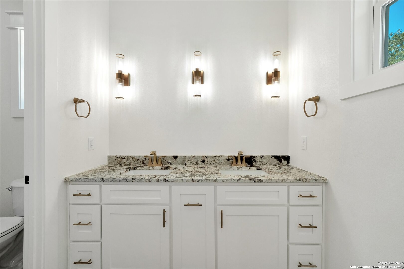 property viewer photo 36