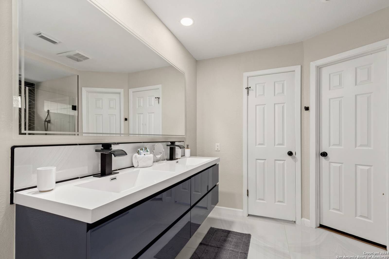 property viewer photo 24