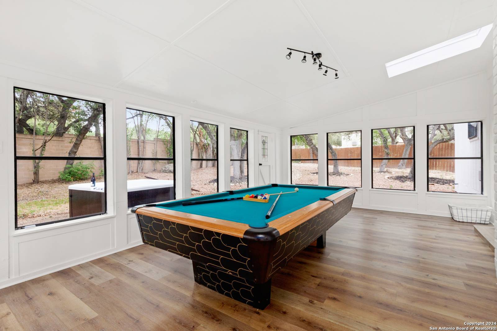 property viewer photo 7
