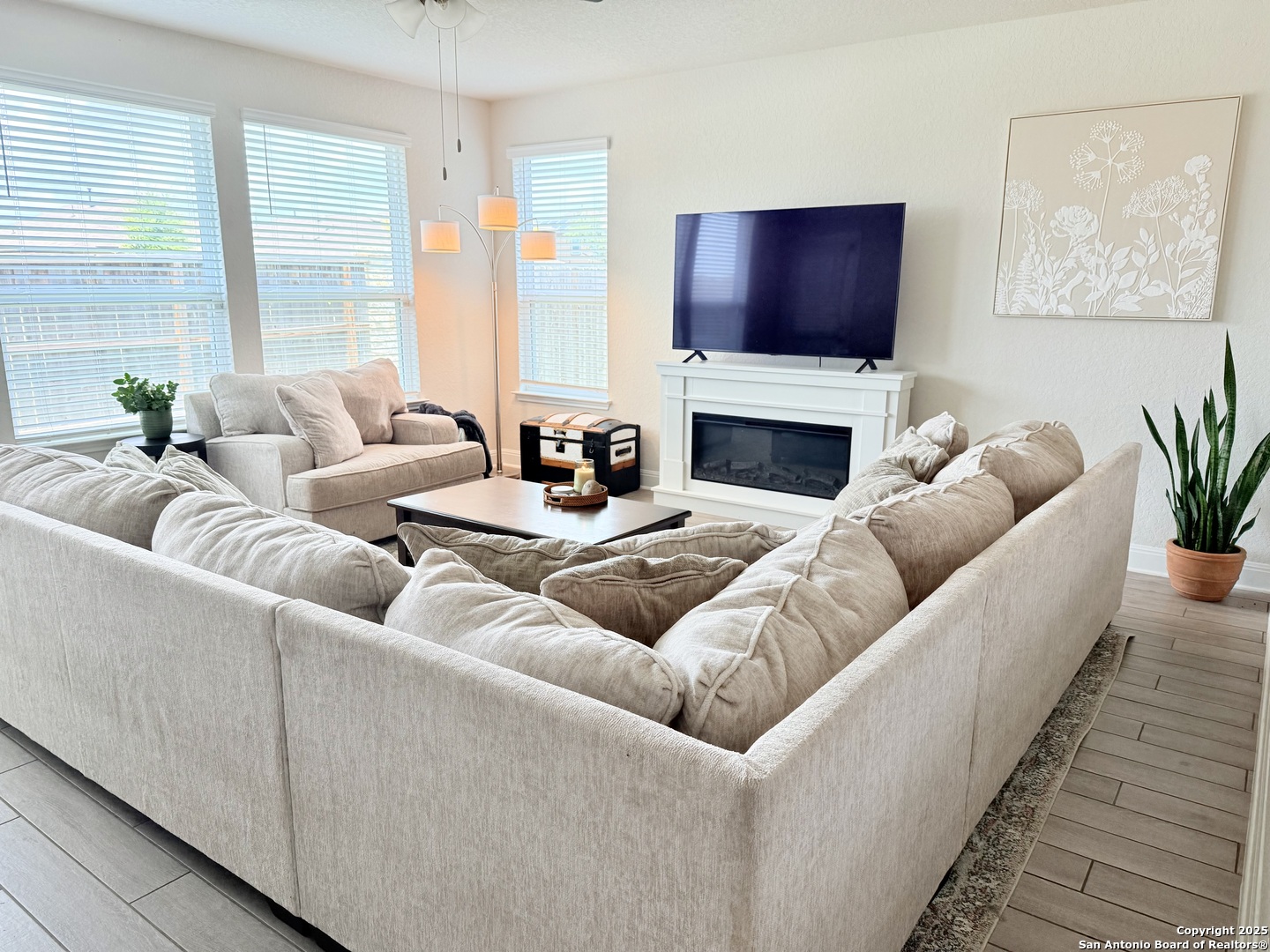 property viewer photo 2