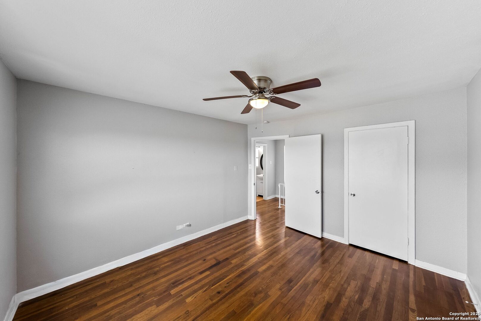 property viewer photo 15