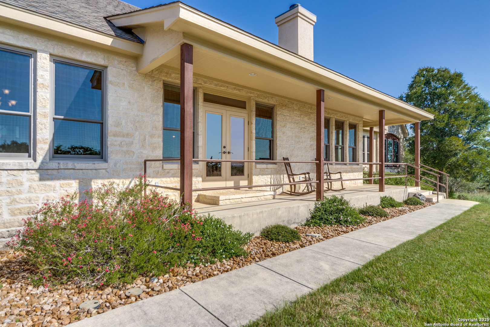 main property photo 3