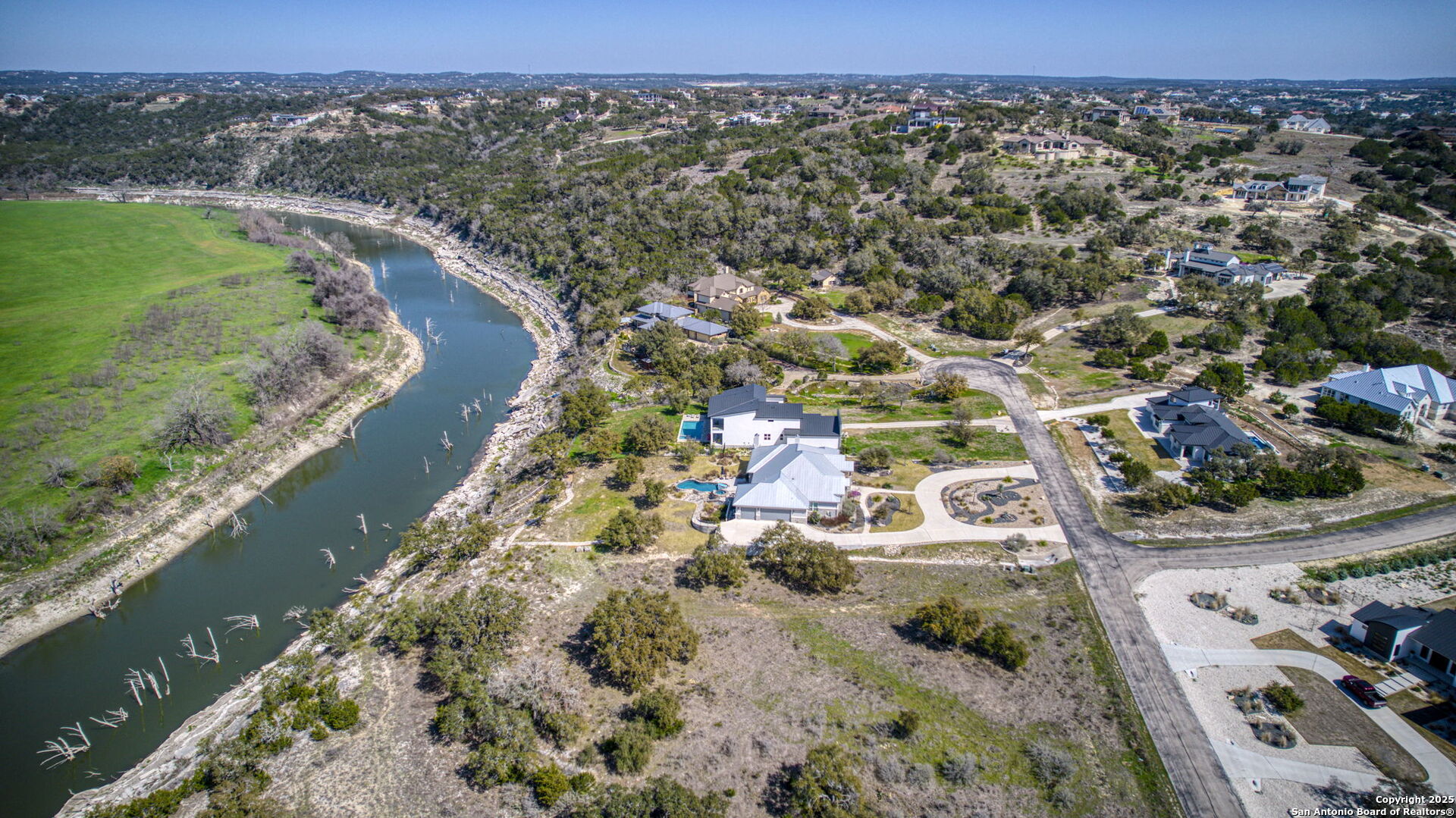 main property photo 37