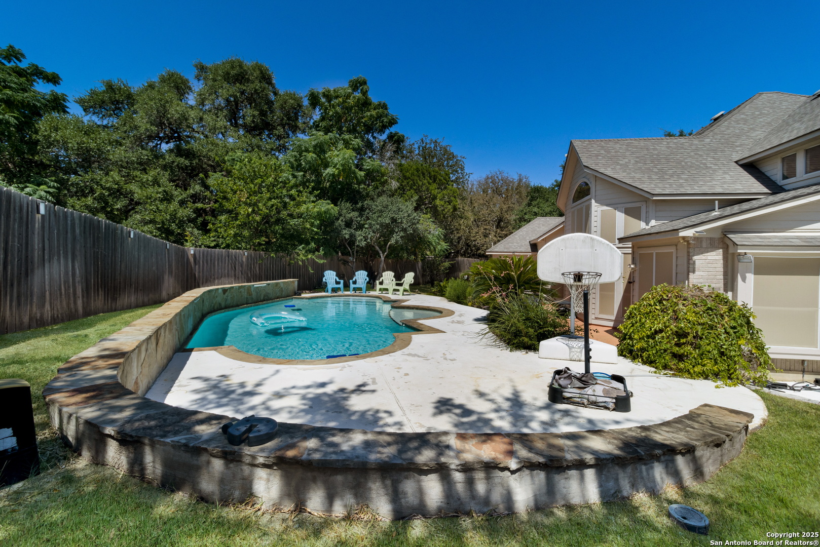 main property photo 27