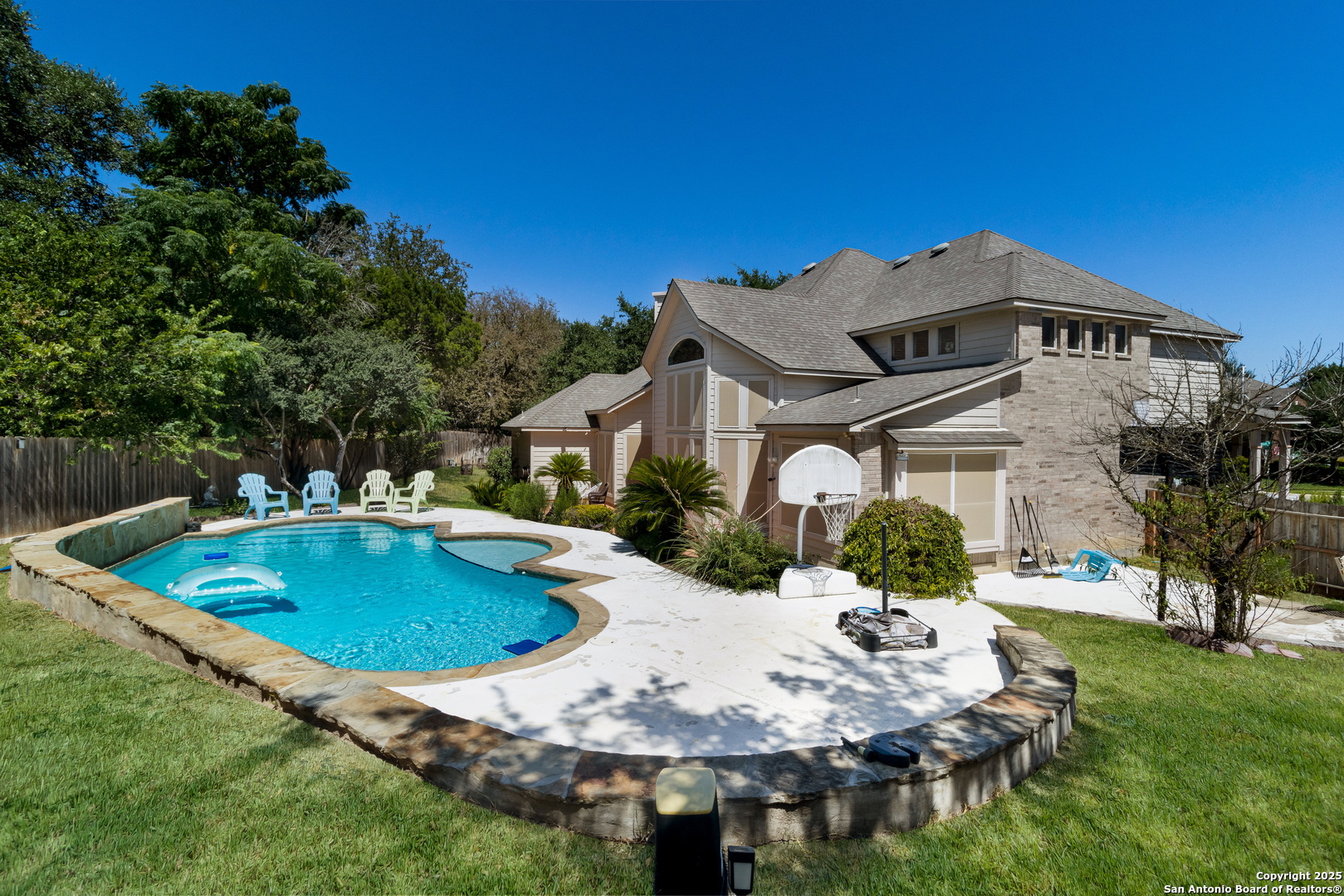 main property photo 28