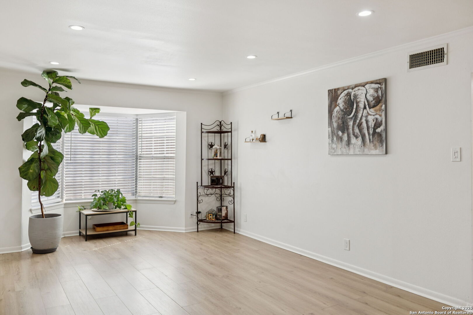 property viewer photo 12
