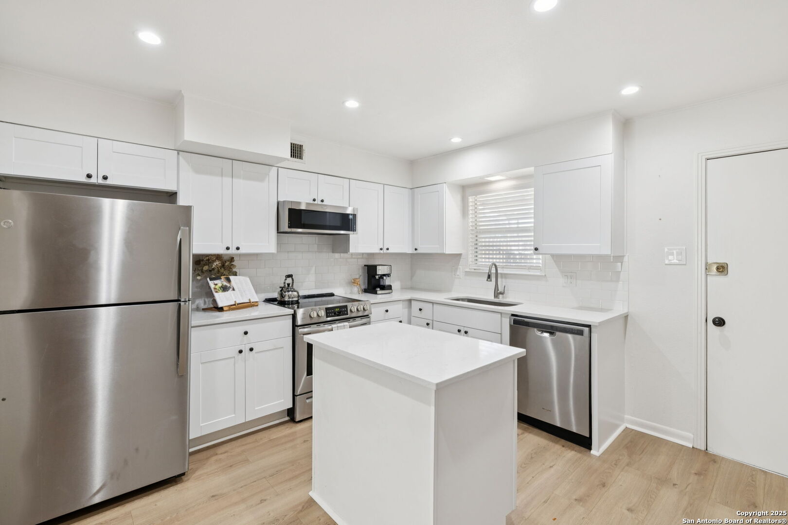 property viewer photo 16
