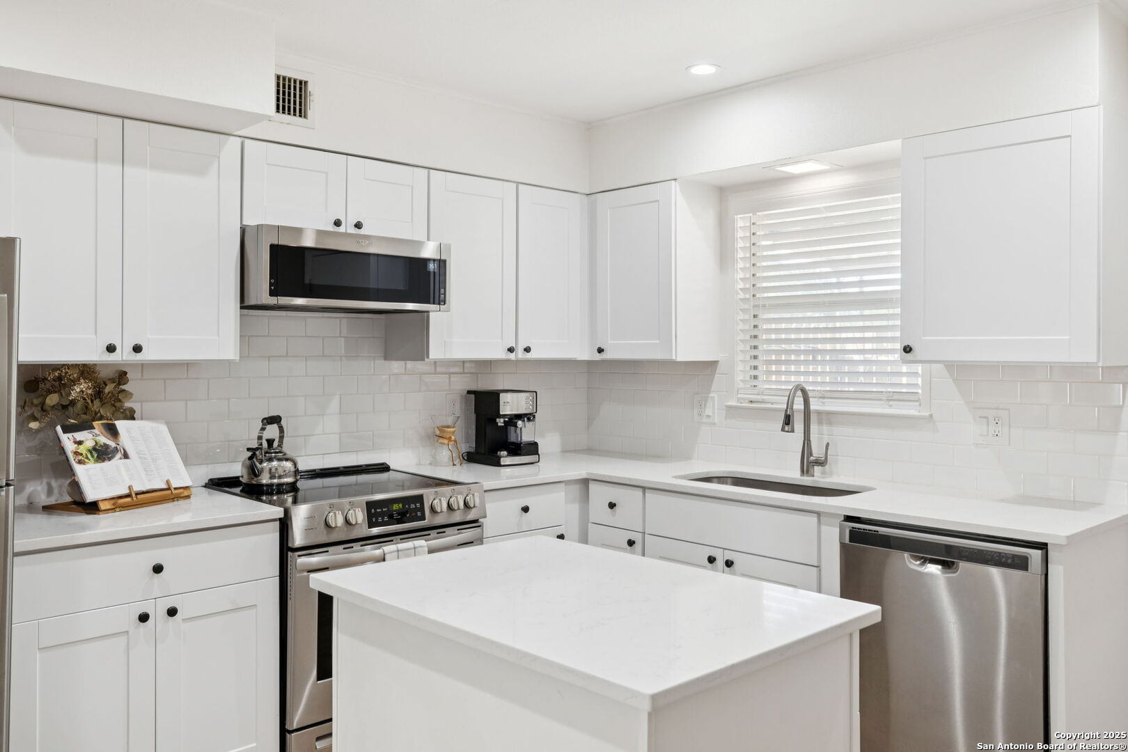 property viewer photo 17