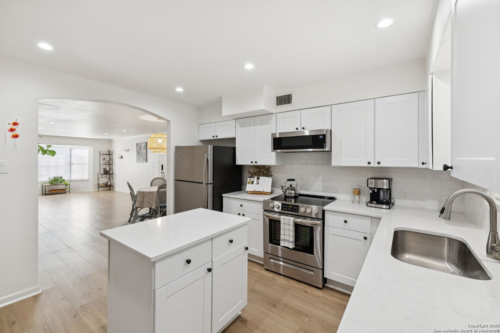 property viewer photo 18