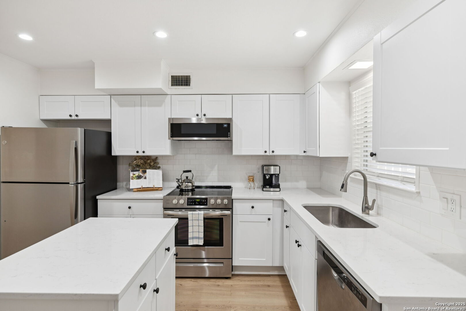 property viewer photo 19