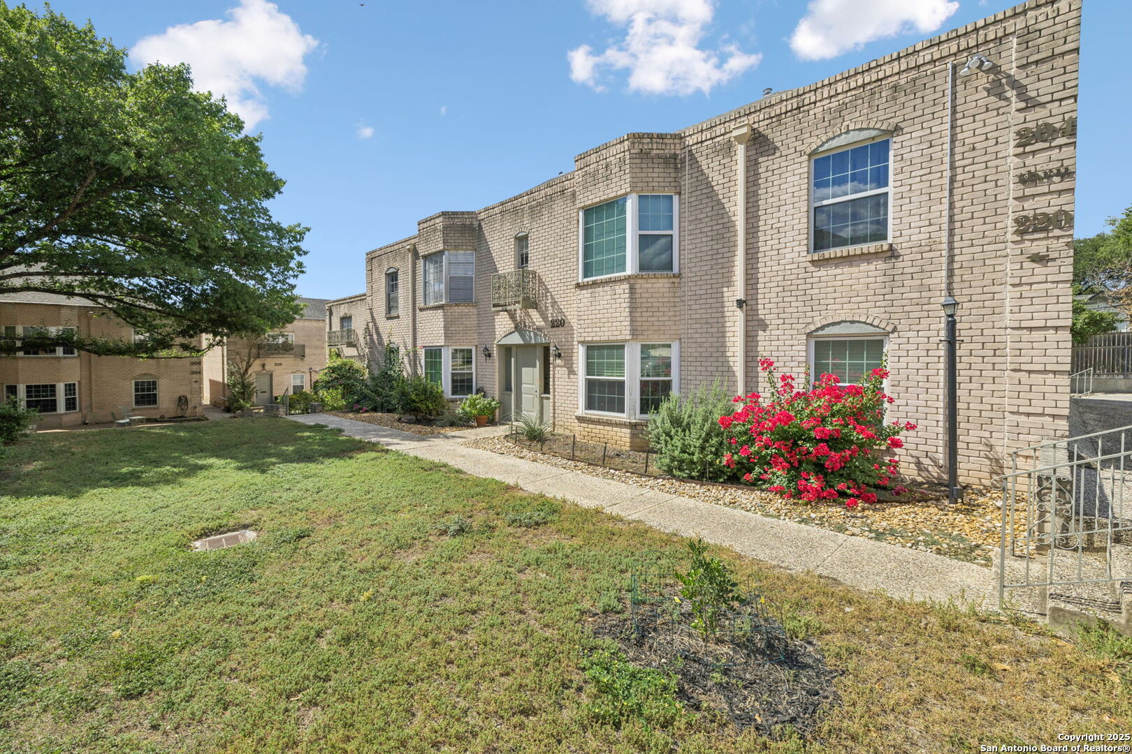 property viewer photo 2