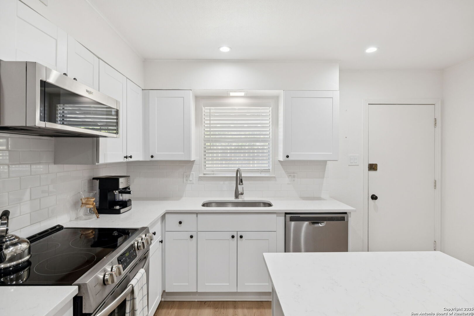 property viewer photo 20