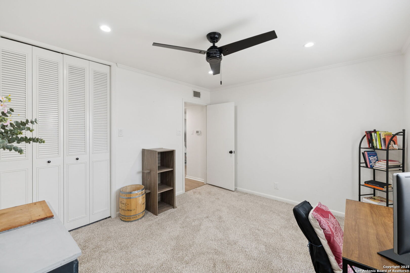 property viewer photo 23