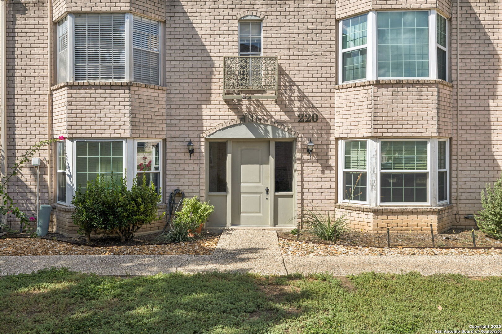 property viewer photo 3