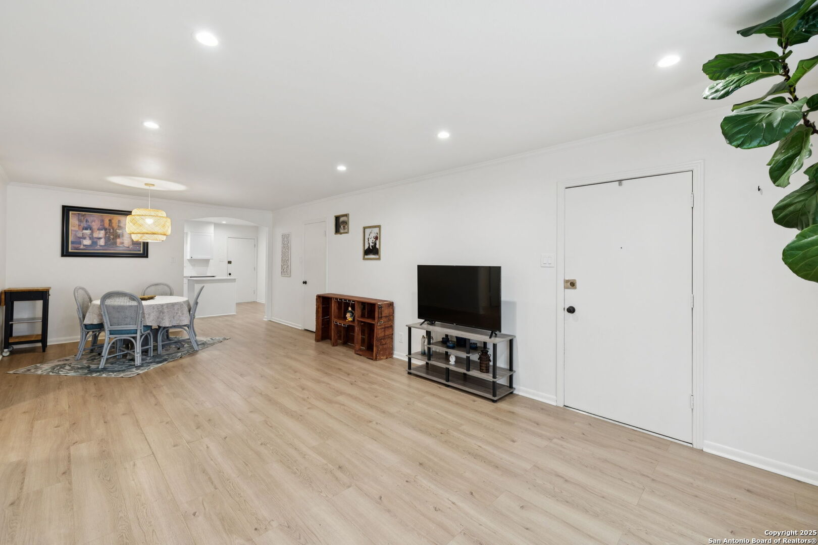 property viewer photo 7