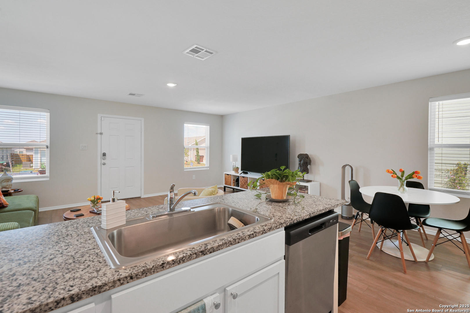 property viewer photo 10