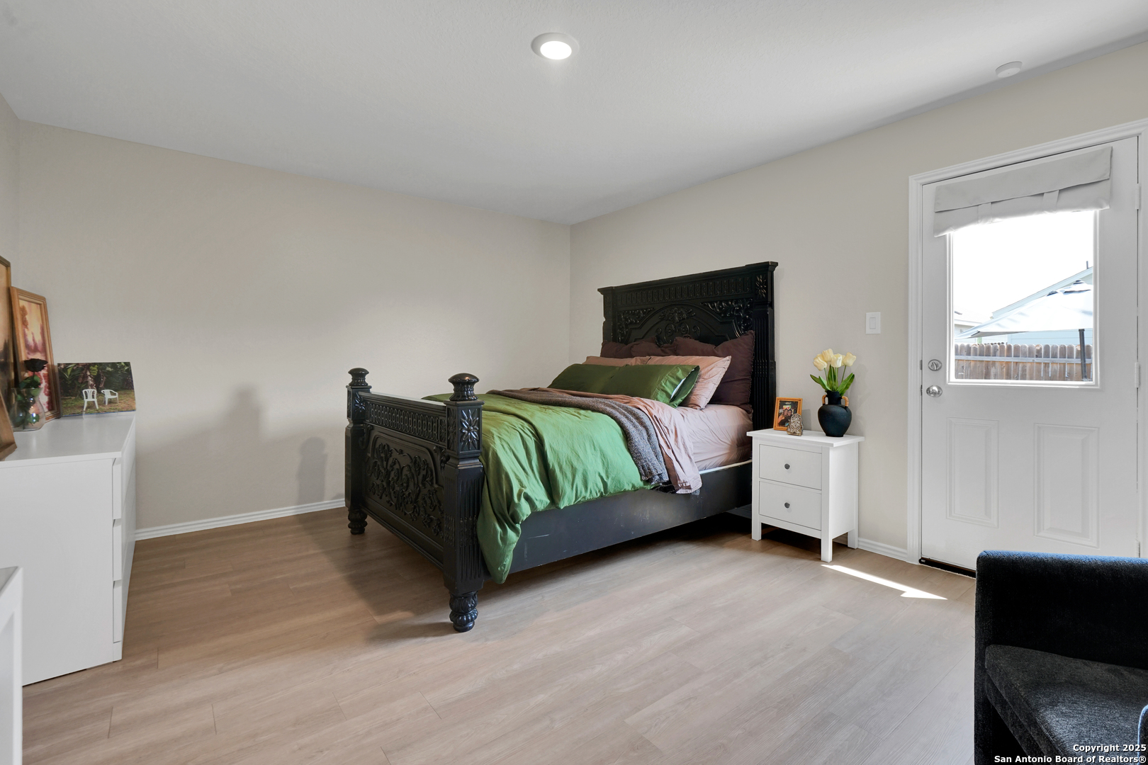 property viewer photo 16