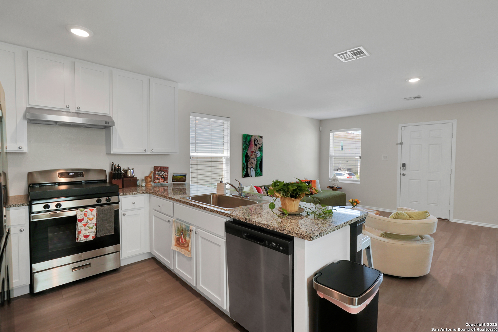 property viewer photo 8