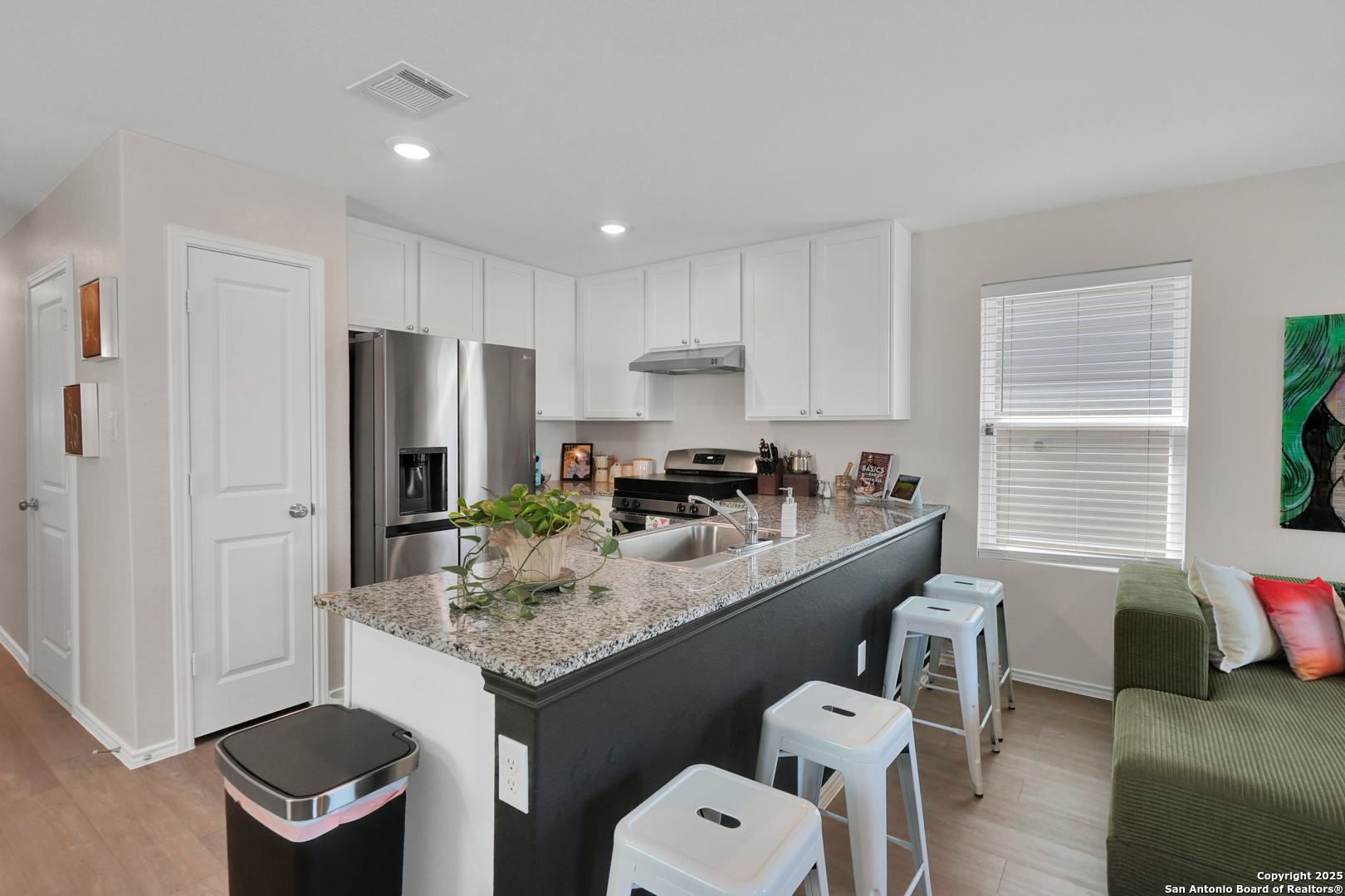 property viewer photo 9