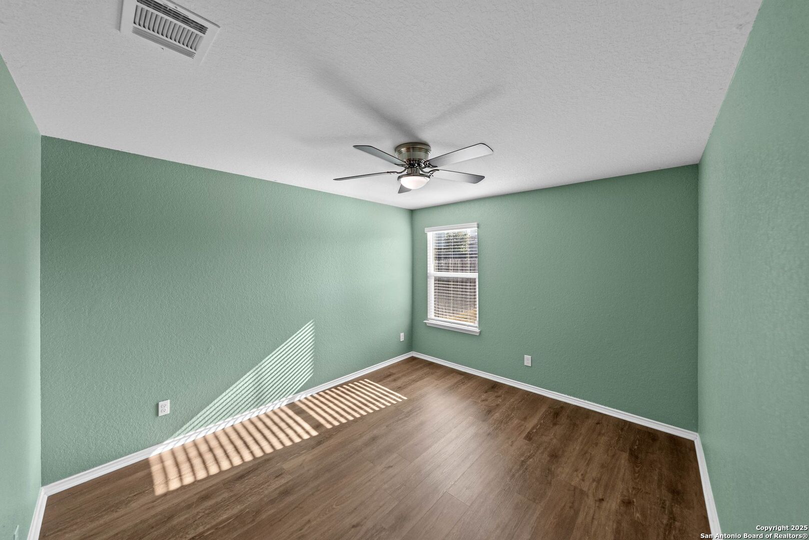 property viewer photo 13