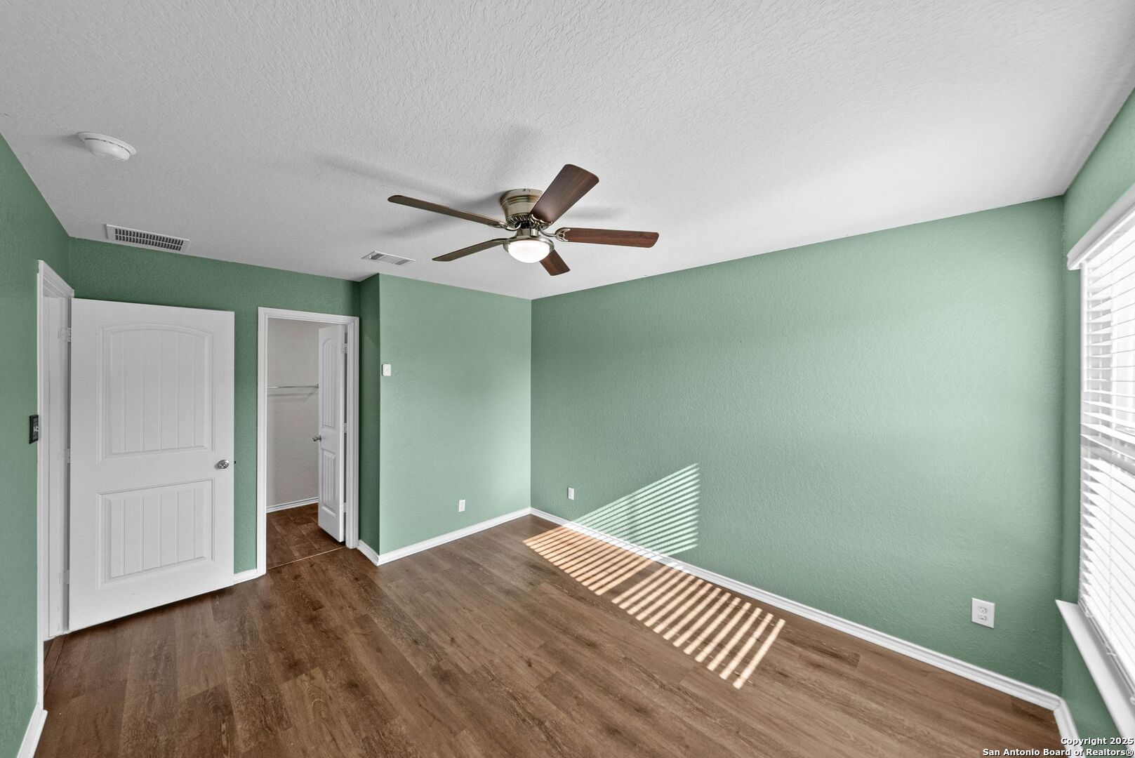 property viewer photo 14