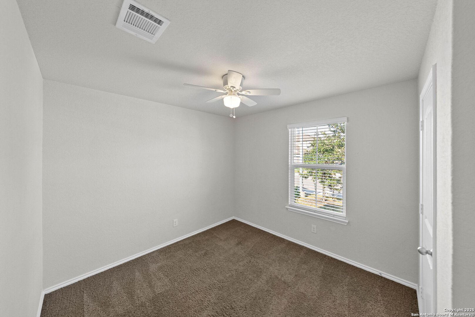 property viewer photo 18