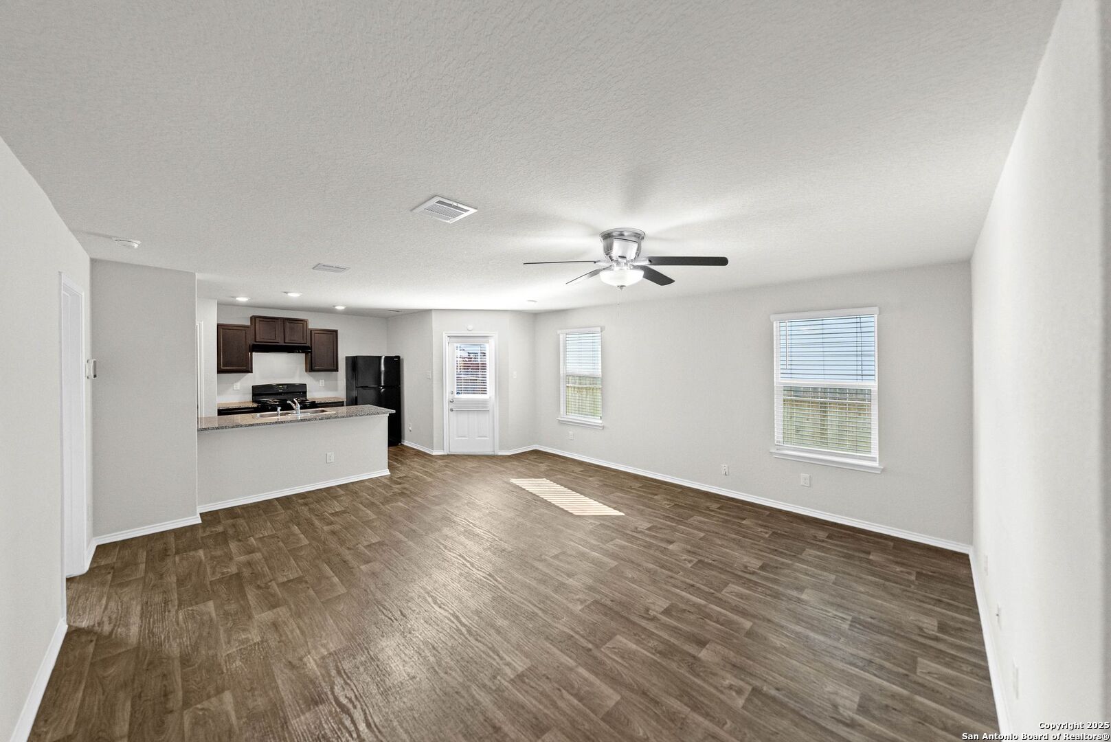 property viewer photo 4