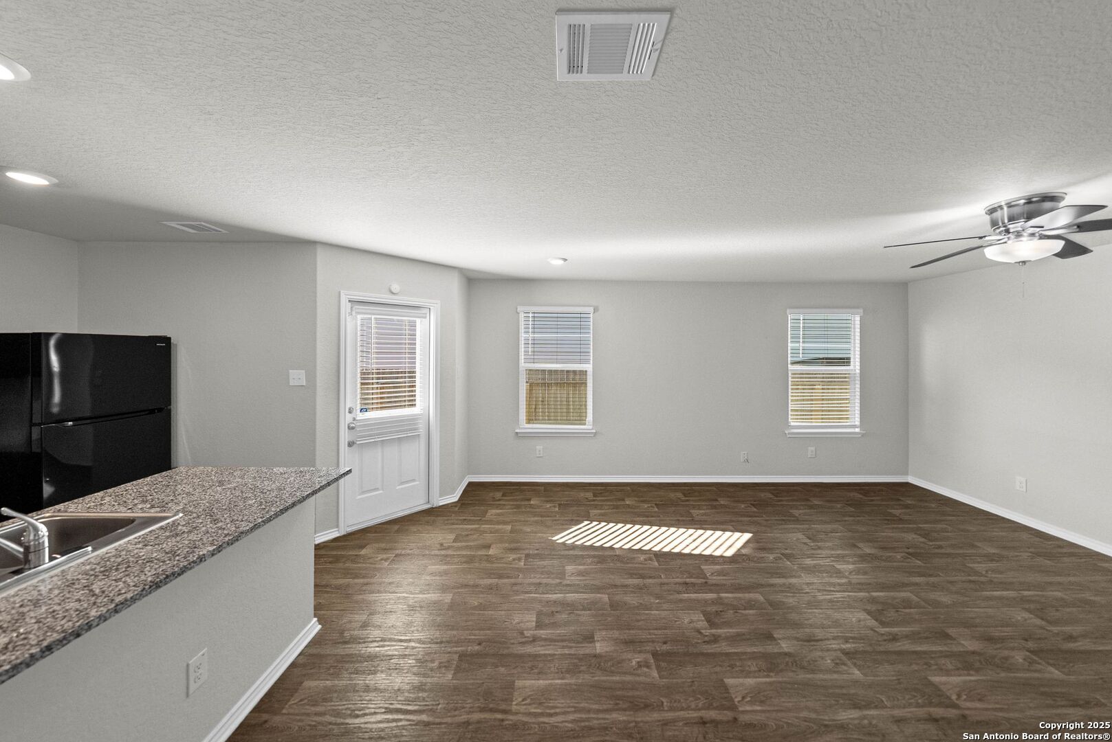 property viewer photo 5