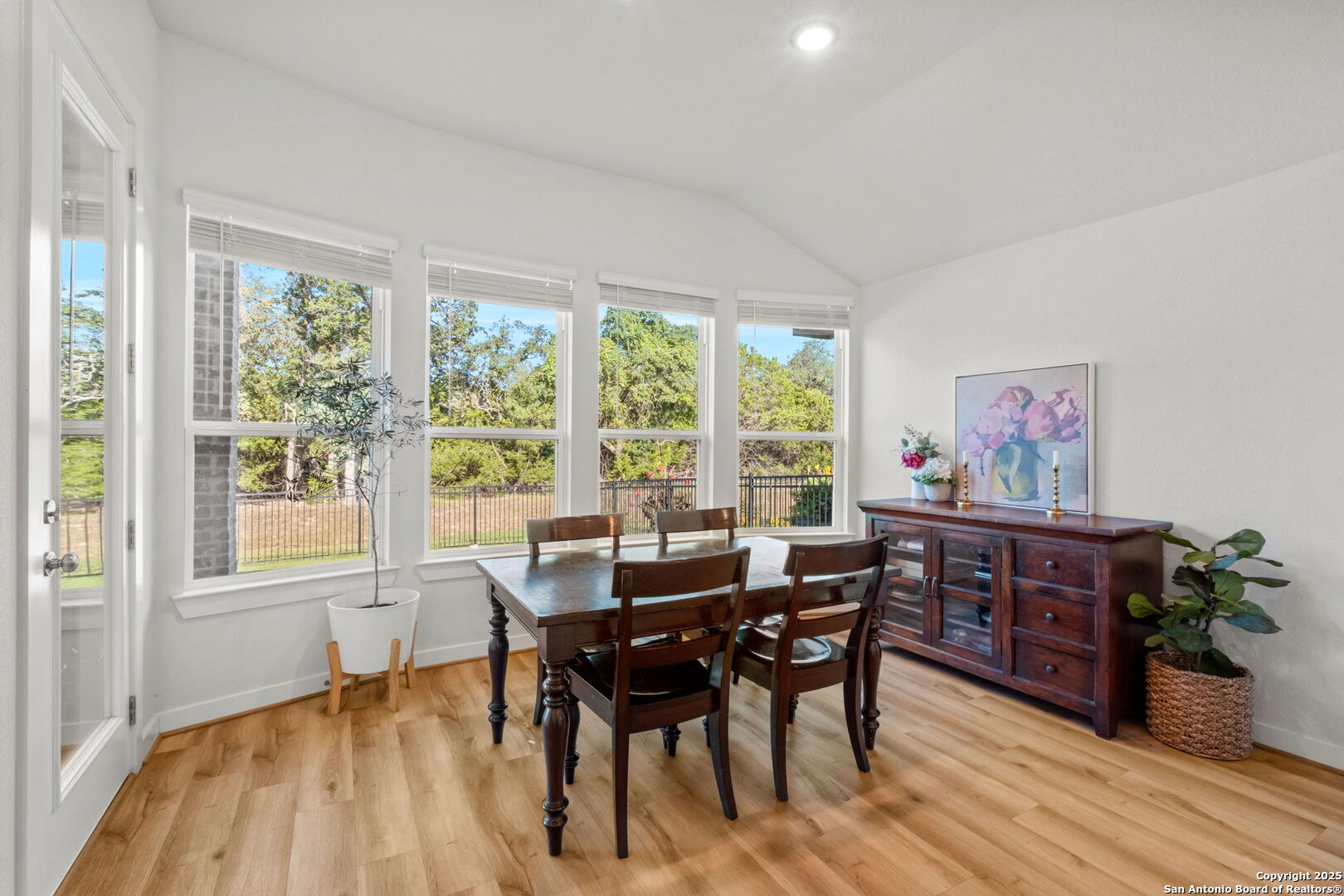 property viewer photo 15