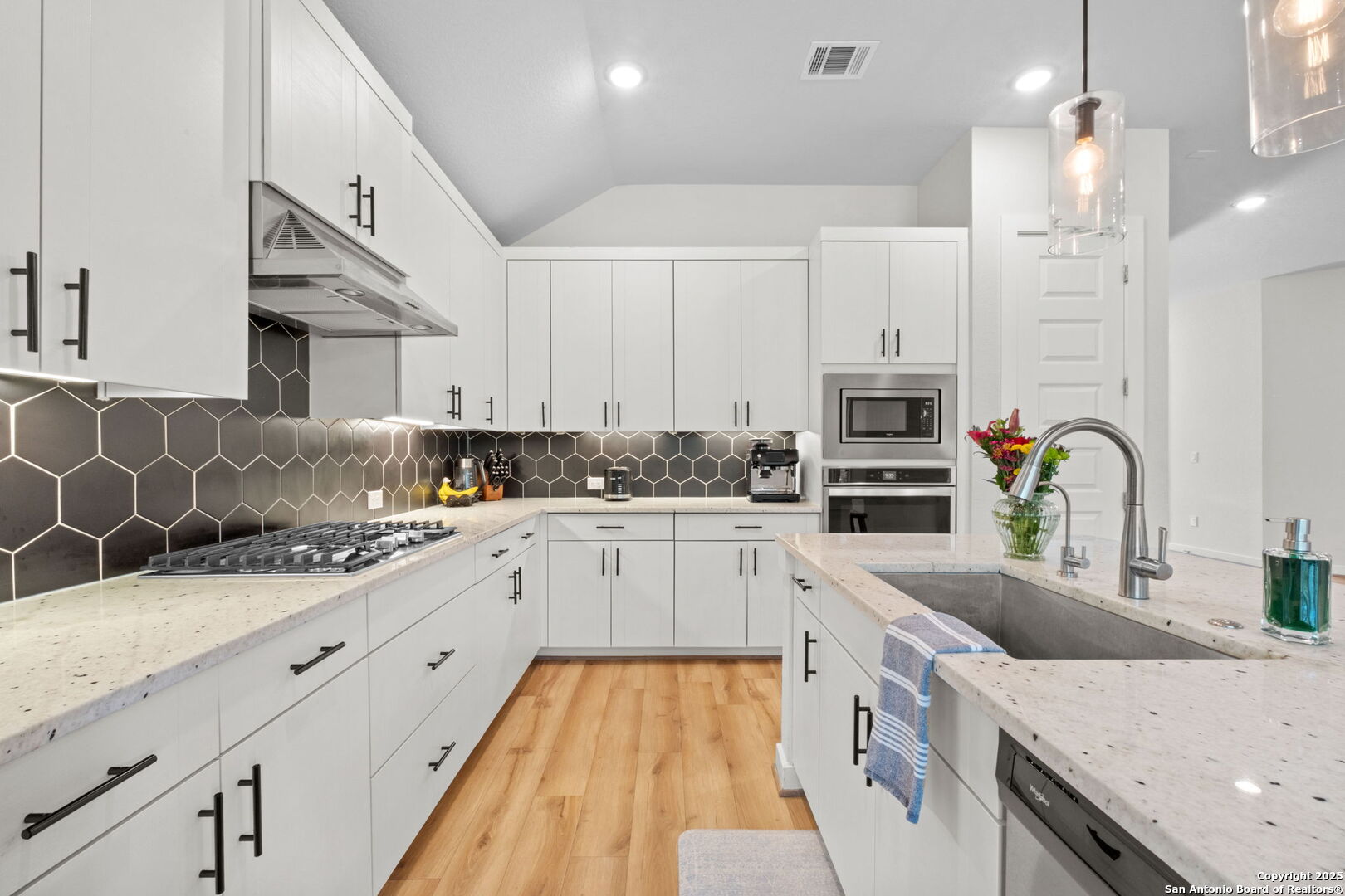 property viewer photo 16