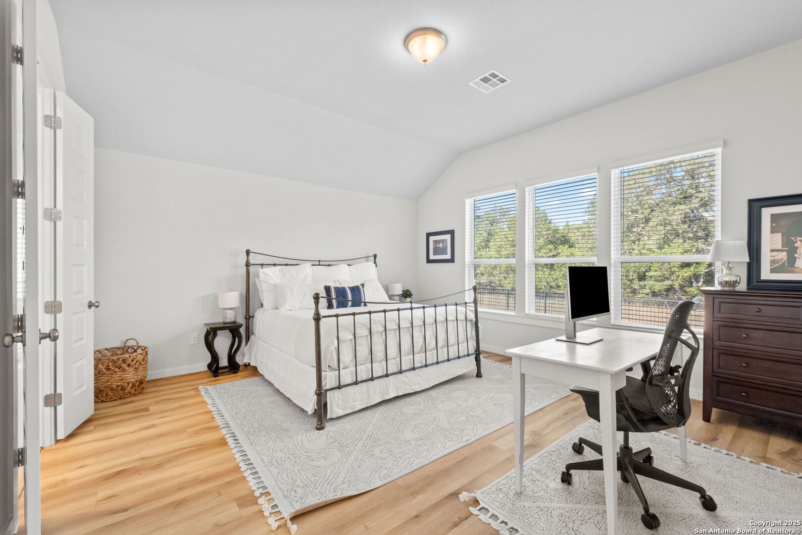 property viewer photo 18