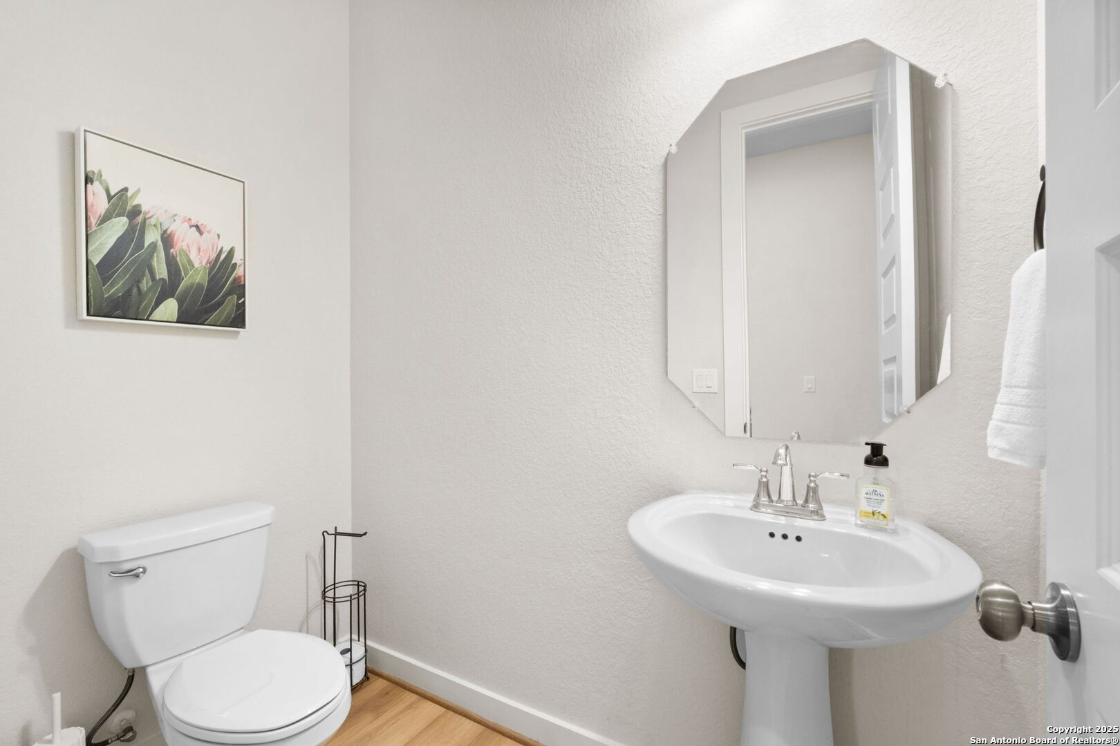 property viewer photo 6