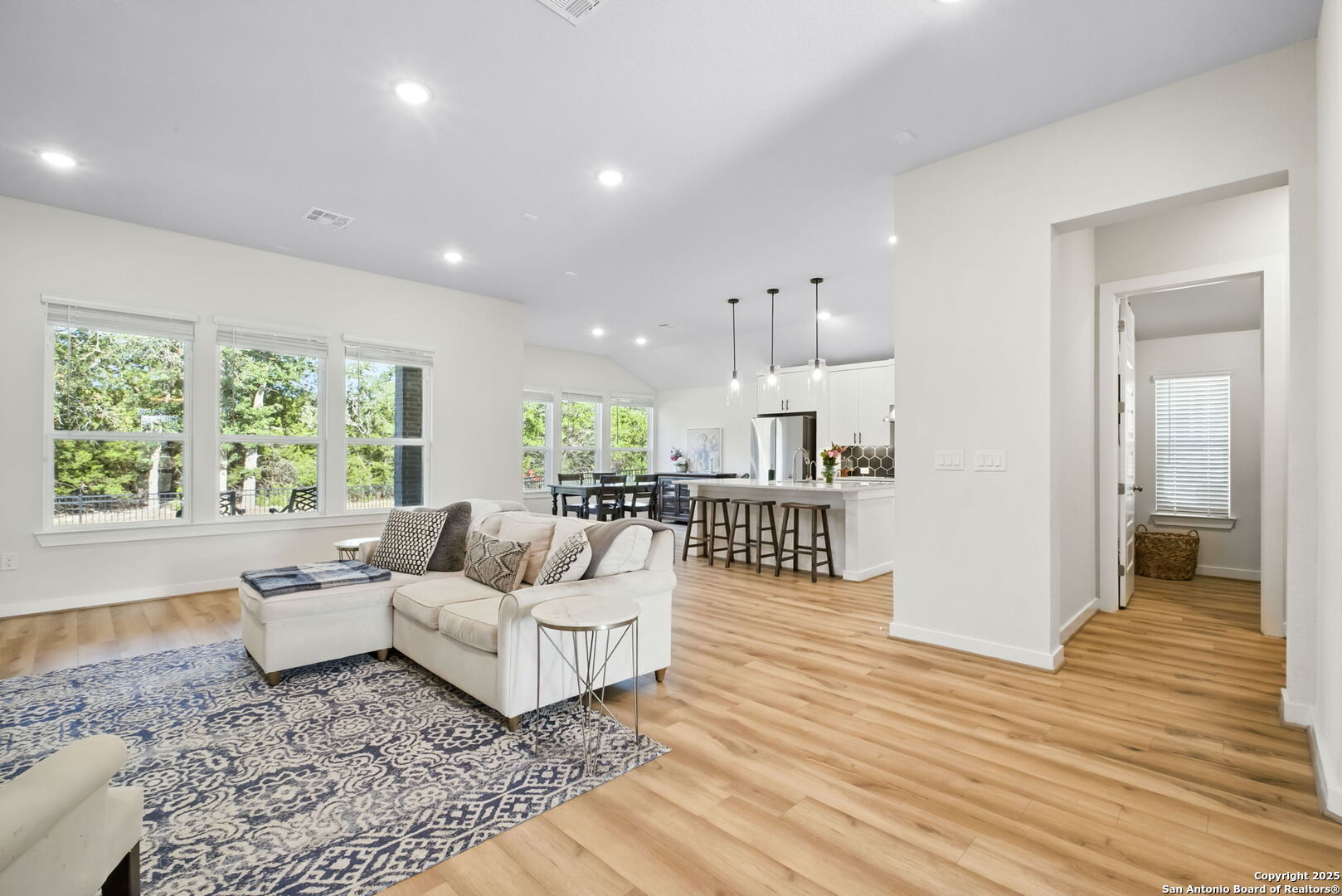 property viewer photo 8