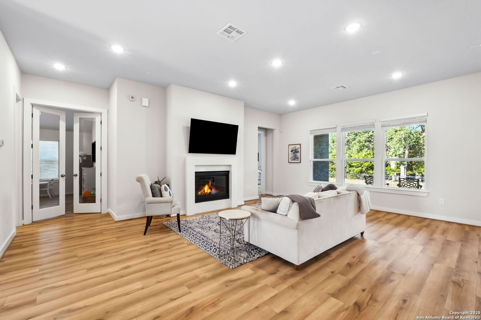 property viewer photo 9