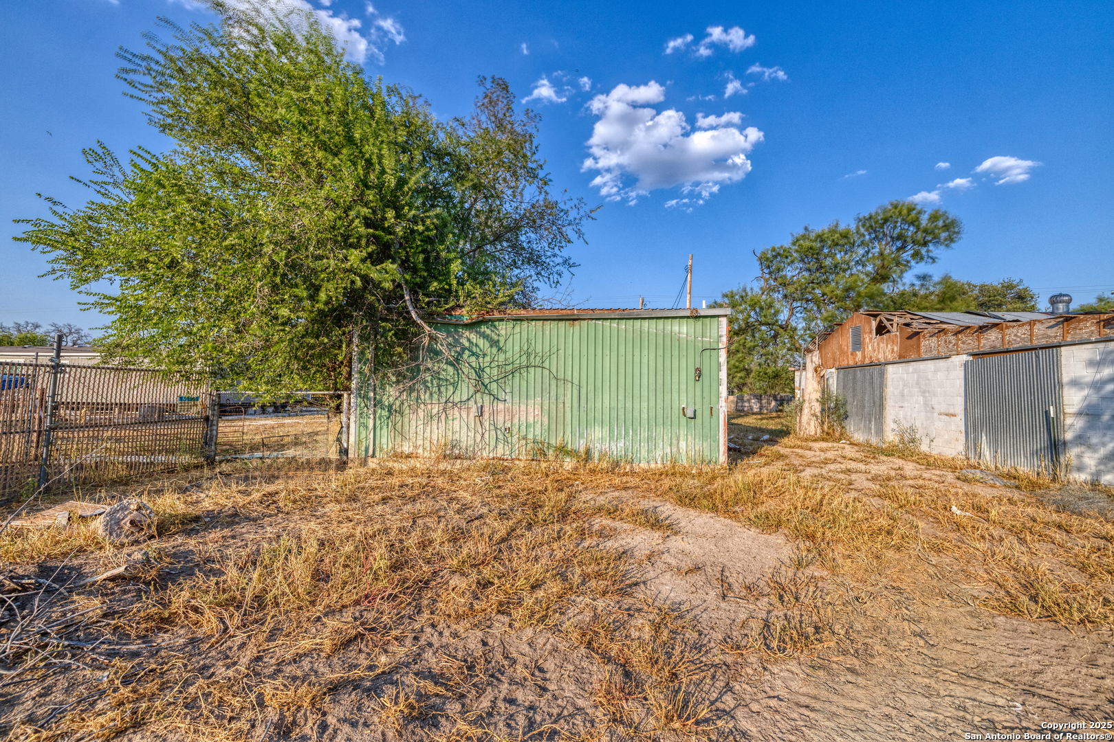 main property photo 17