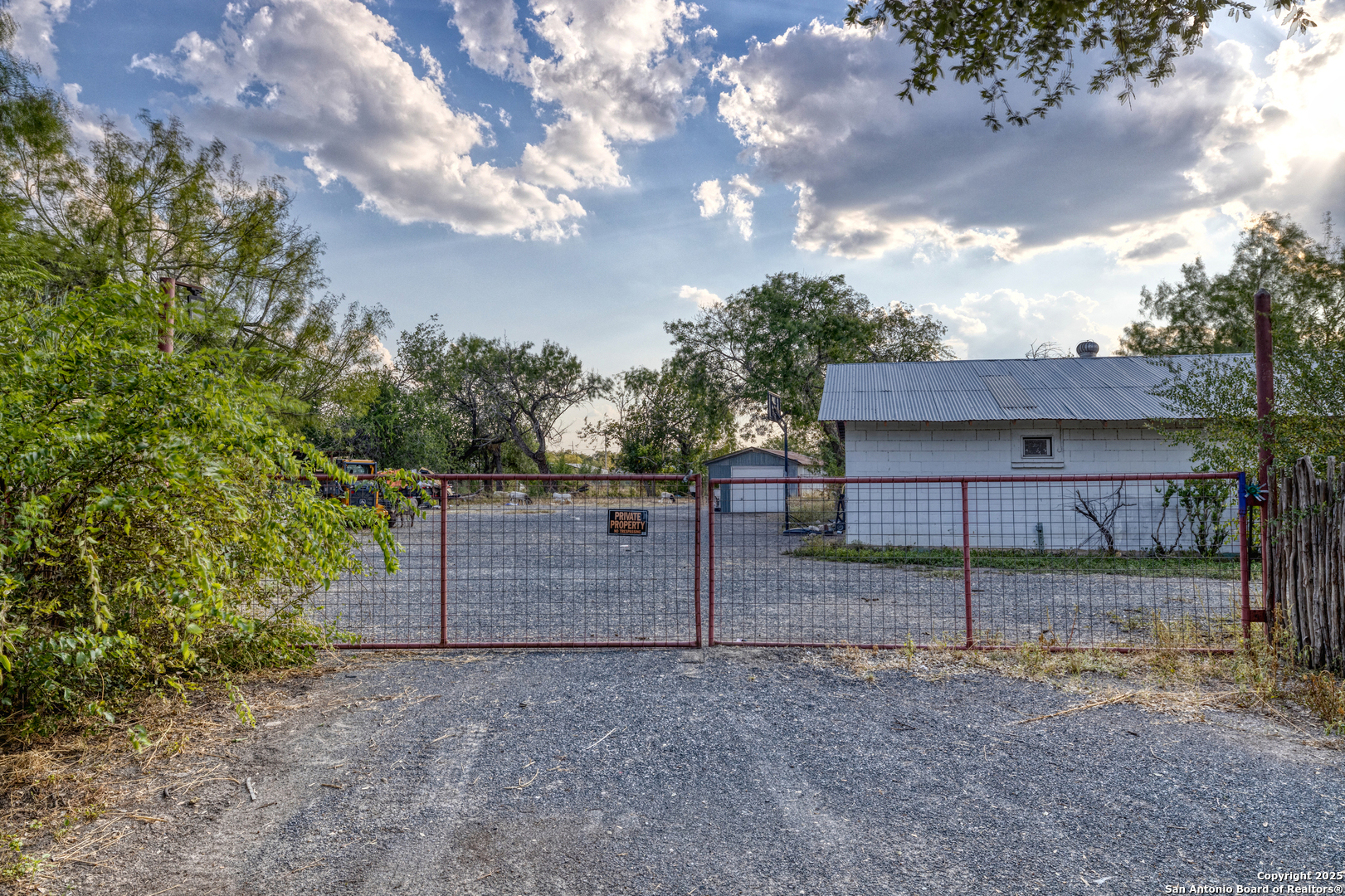 main property photo 2