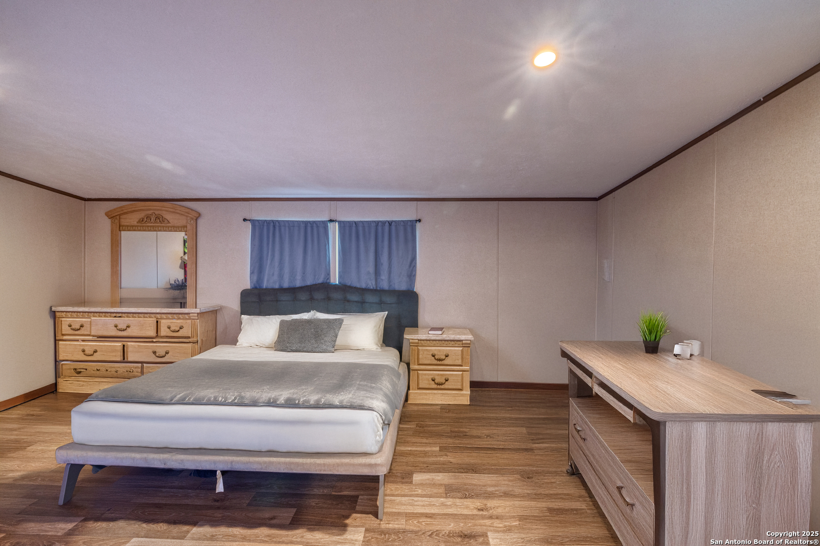 main property photo 30