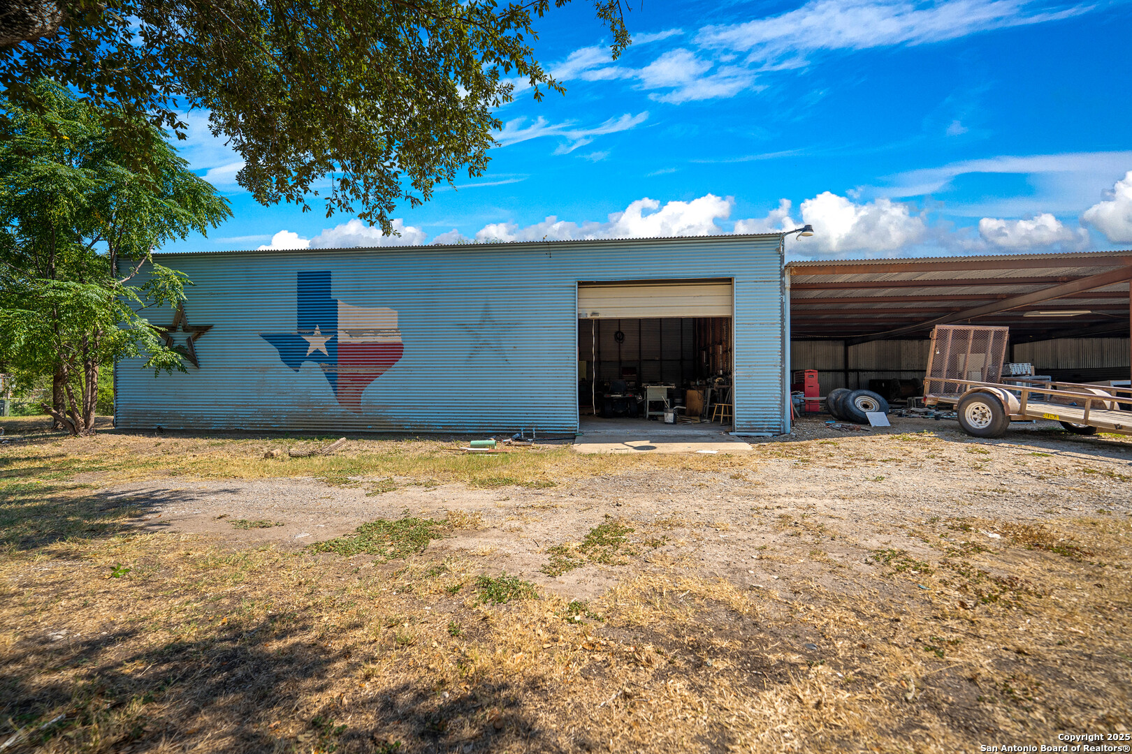 main property photo 28