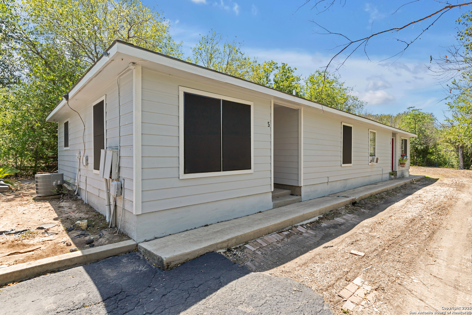 main property photo 11