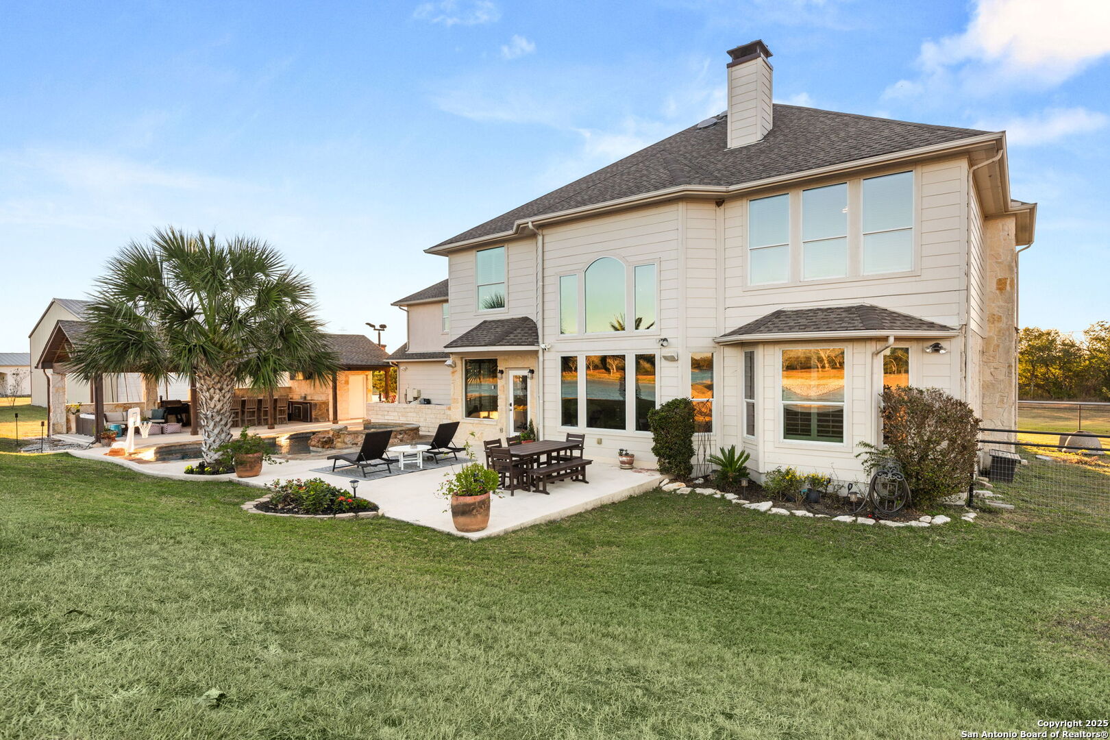main property photo 9