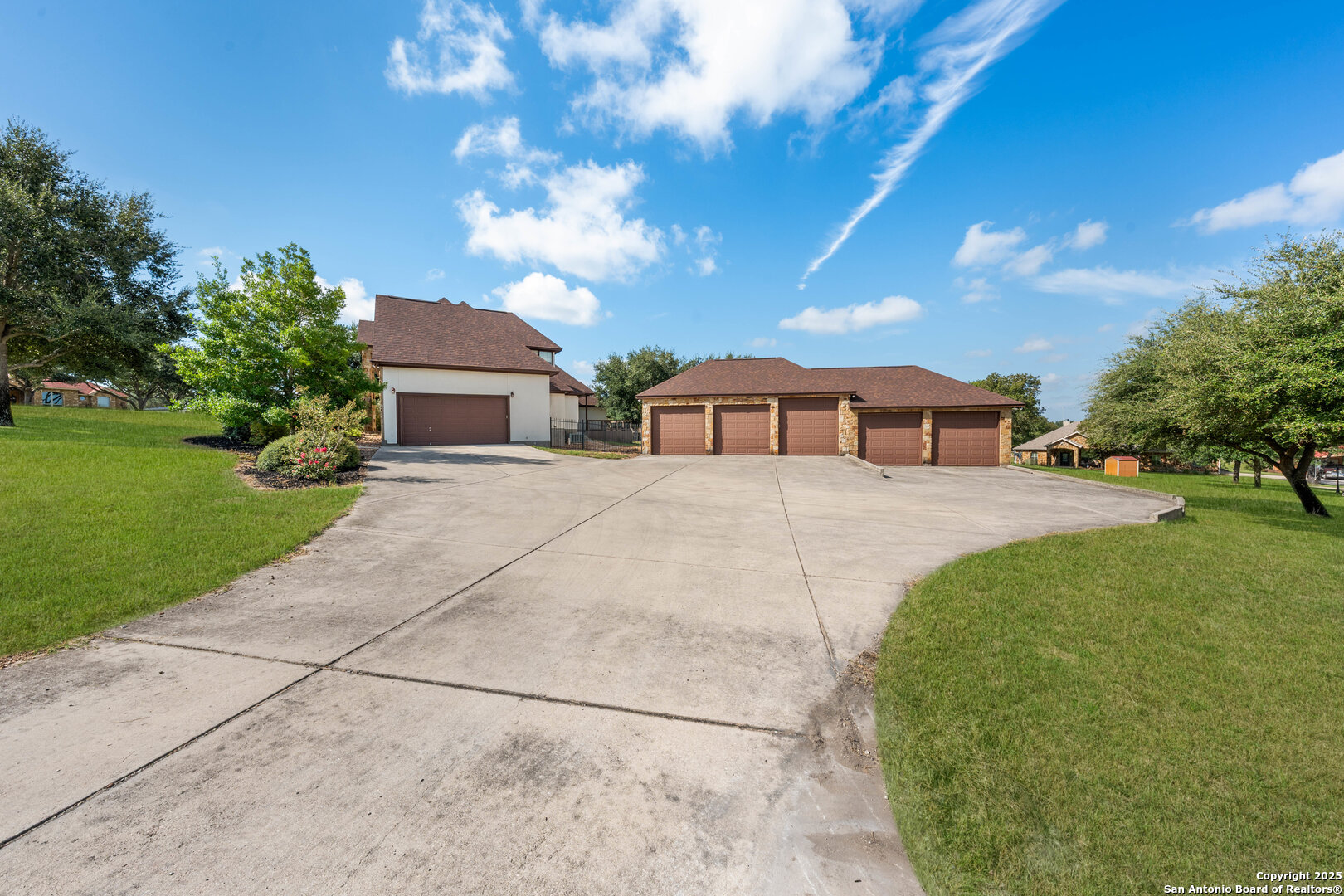 main property photo 30