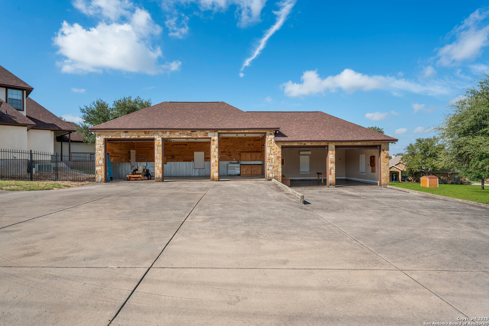 main property photo 31