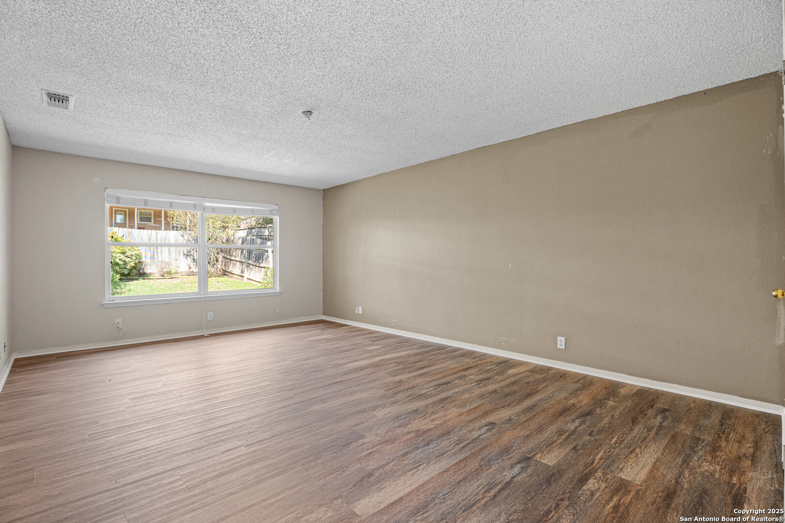 property viewer photo 17