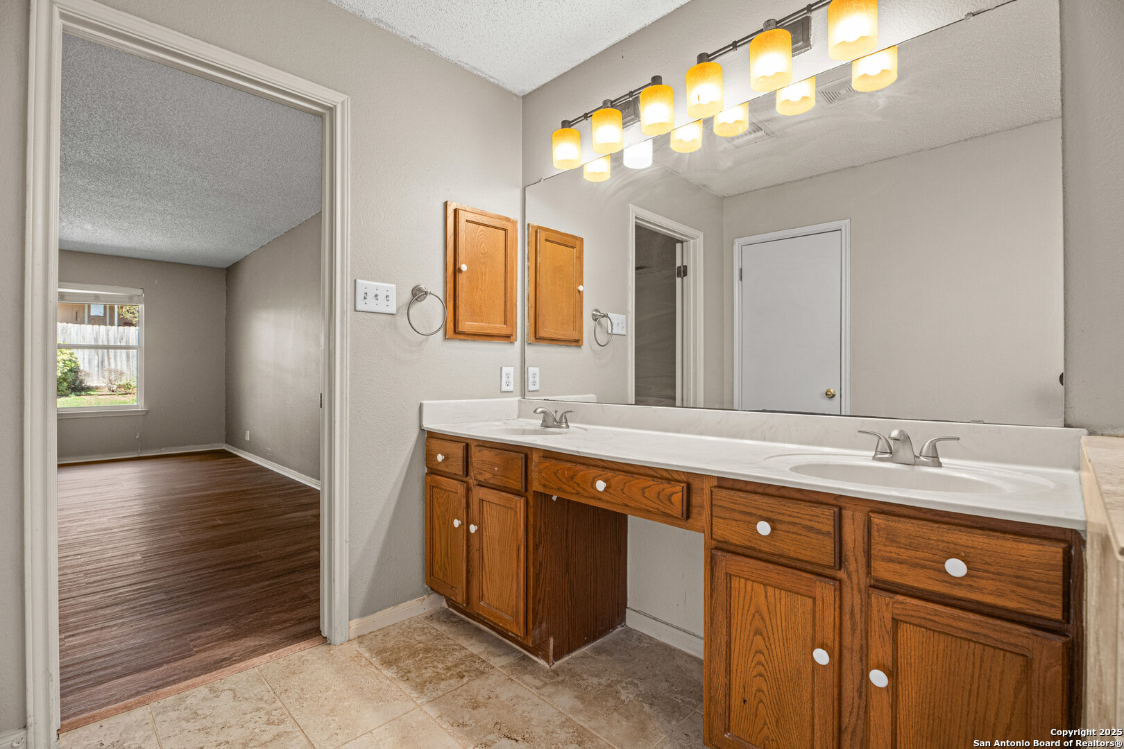 property viewer photo 19