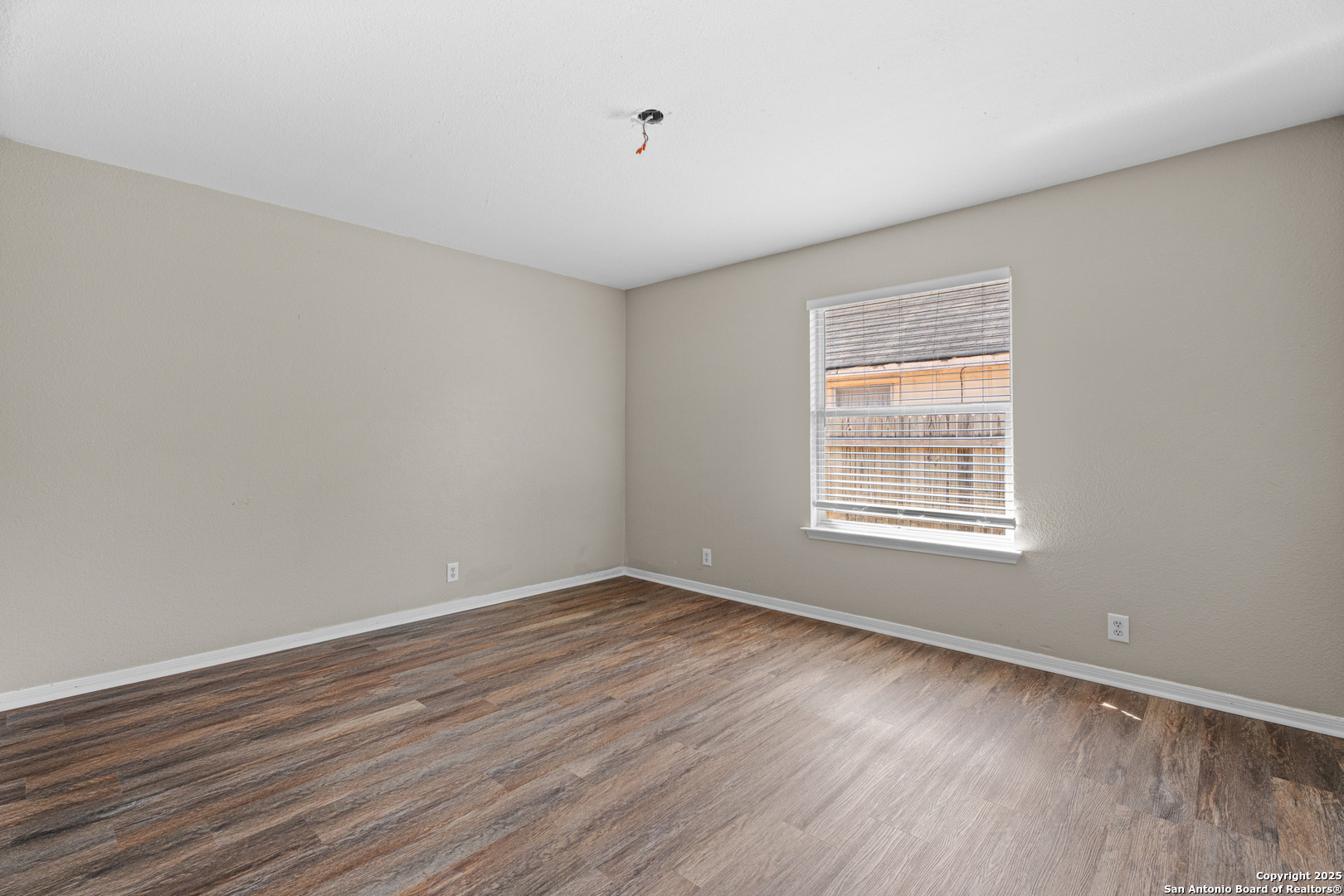property viewer photo 22