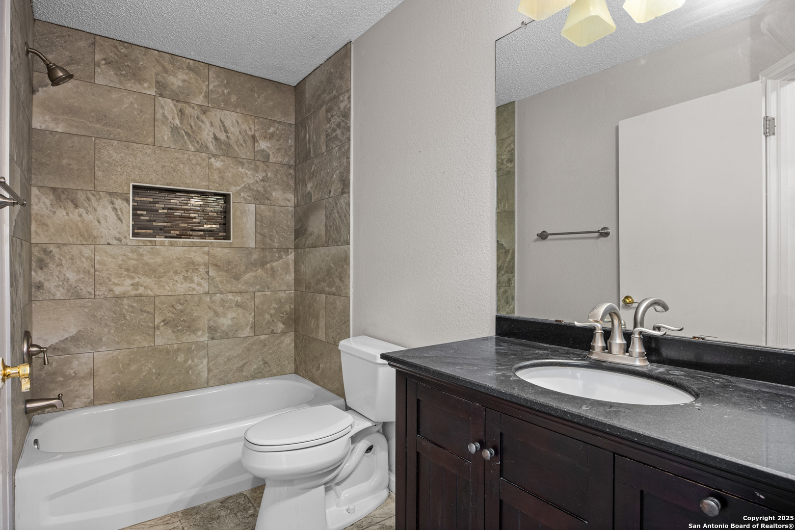 property viewer photo 23