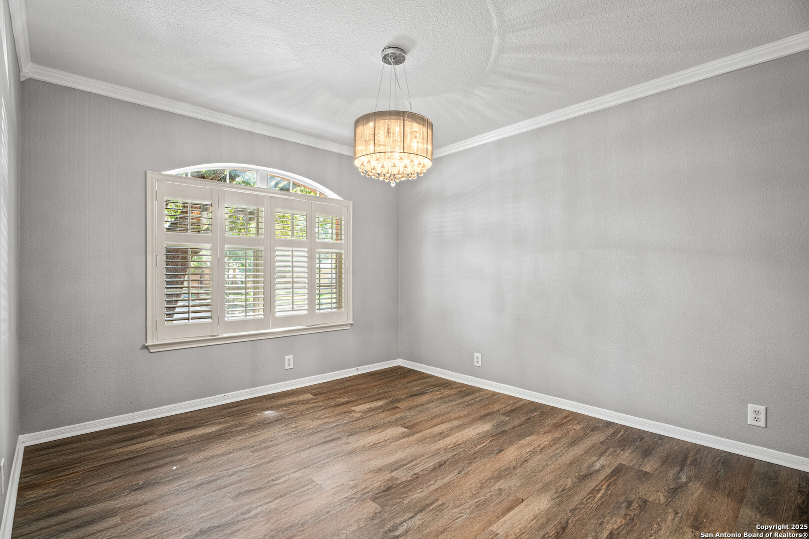 property viewer photo 7