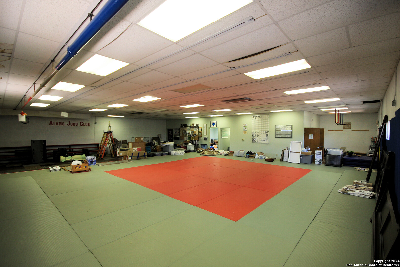main property photo 28
